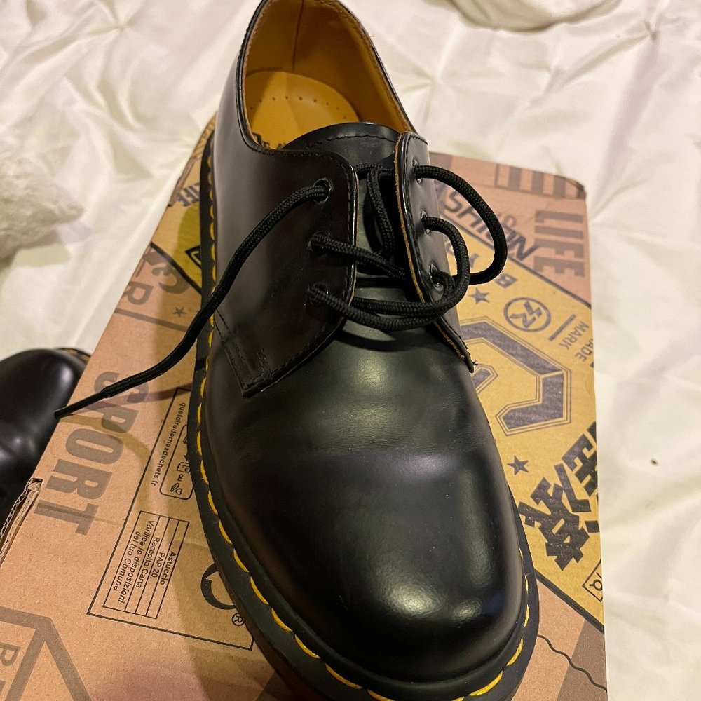 Women's Dr. Martens Oxford Size 9